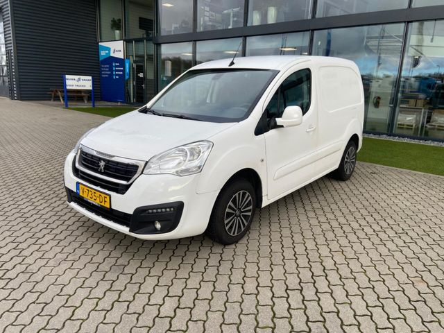 Peugeot Partner Parkeersensoren + Navigatie Kasten