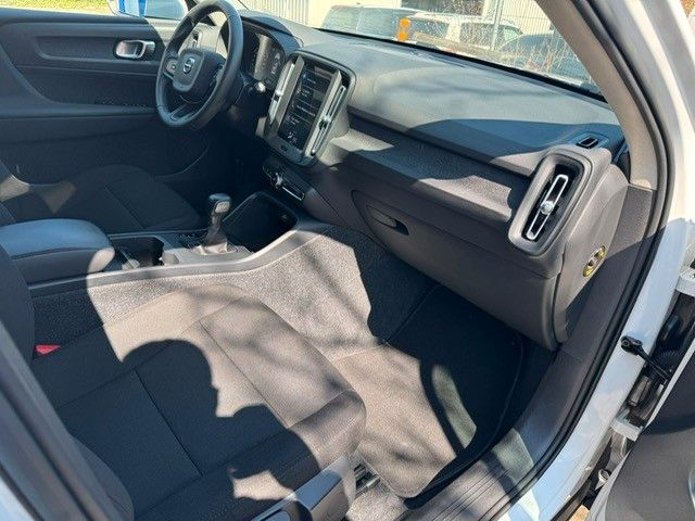 Fahrzeugabbildung Volvo XC 40 Momentum Core Assistenten AHK LED