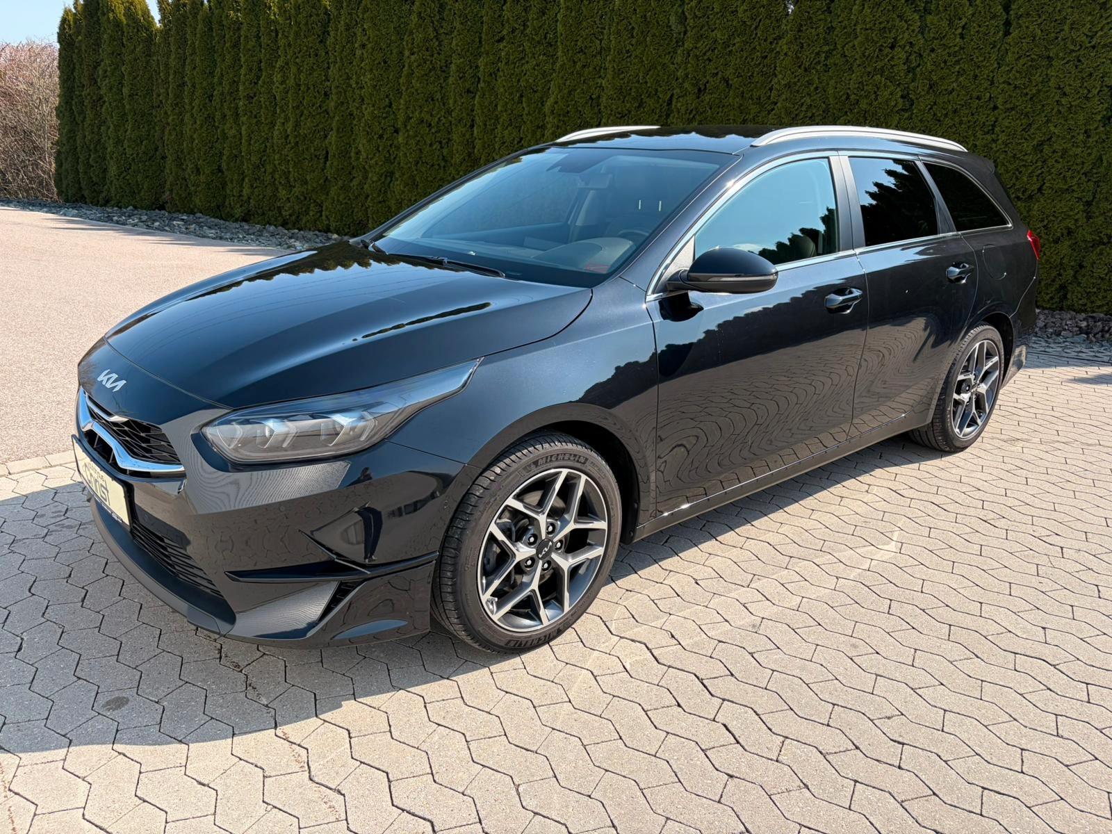 Kia Ceed SW 1.5 T-GDI Platinum *AHK*Leder*Memory*