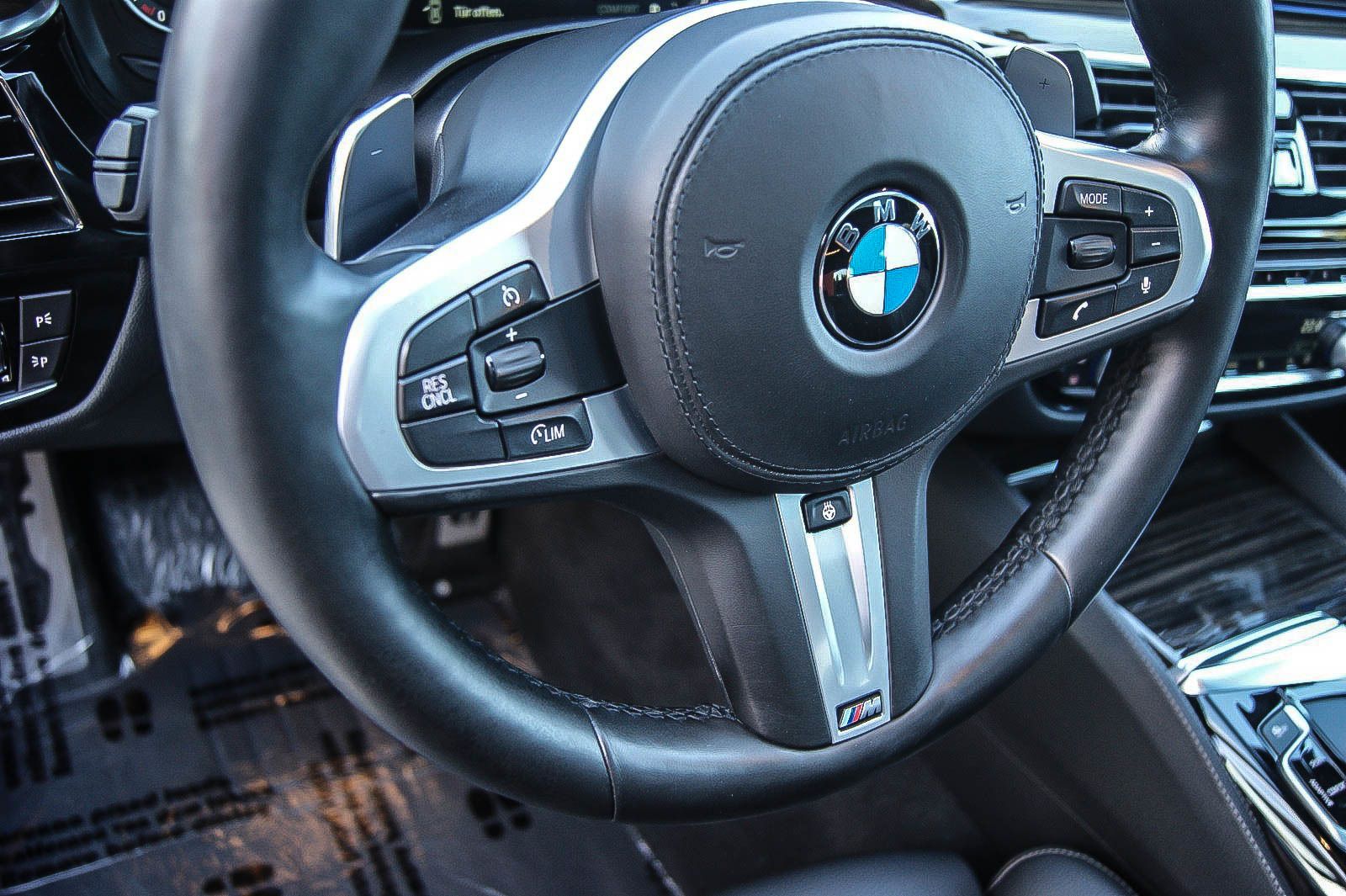 Fahrzeugabbildung BMW M550 xDrive V8 340kW/462PS HEADUP HARMAN&KARDON