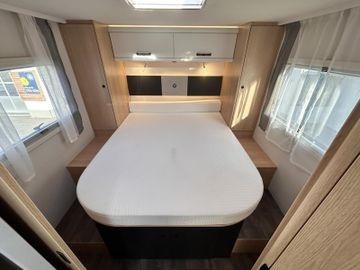 Sunlight Adventure T 69LC 8G Combi 6E SAT TV Heckstützen