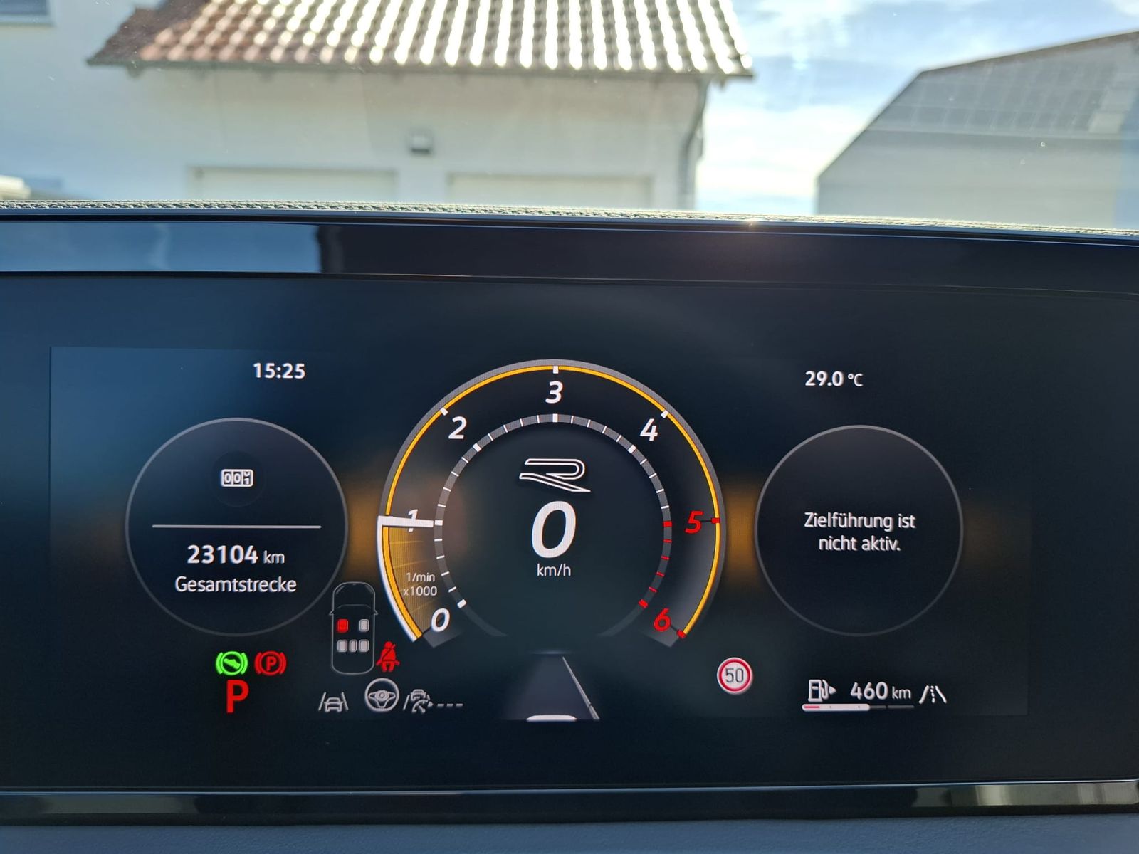 Fahrzeugabbildung Volkswagen Tiguan 2.0 TDI 4M R-Line BLACK*PAN*HK*AHK*MATRIX