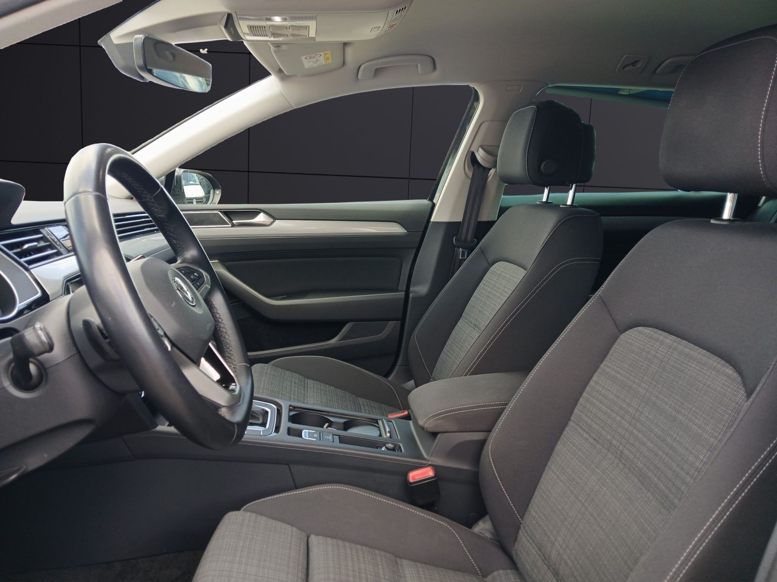 Fahrzeugabbildung Volkswagen Passat Variant TDI Business DSG LED AHK Navi ACC