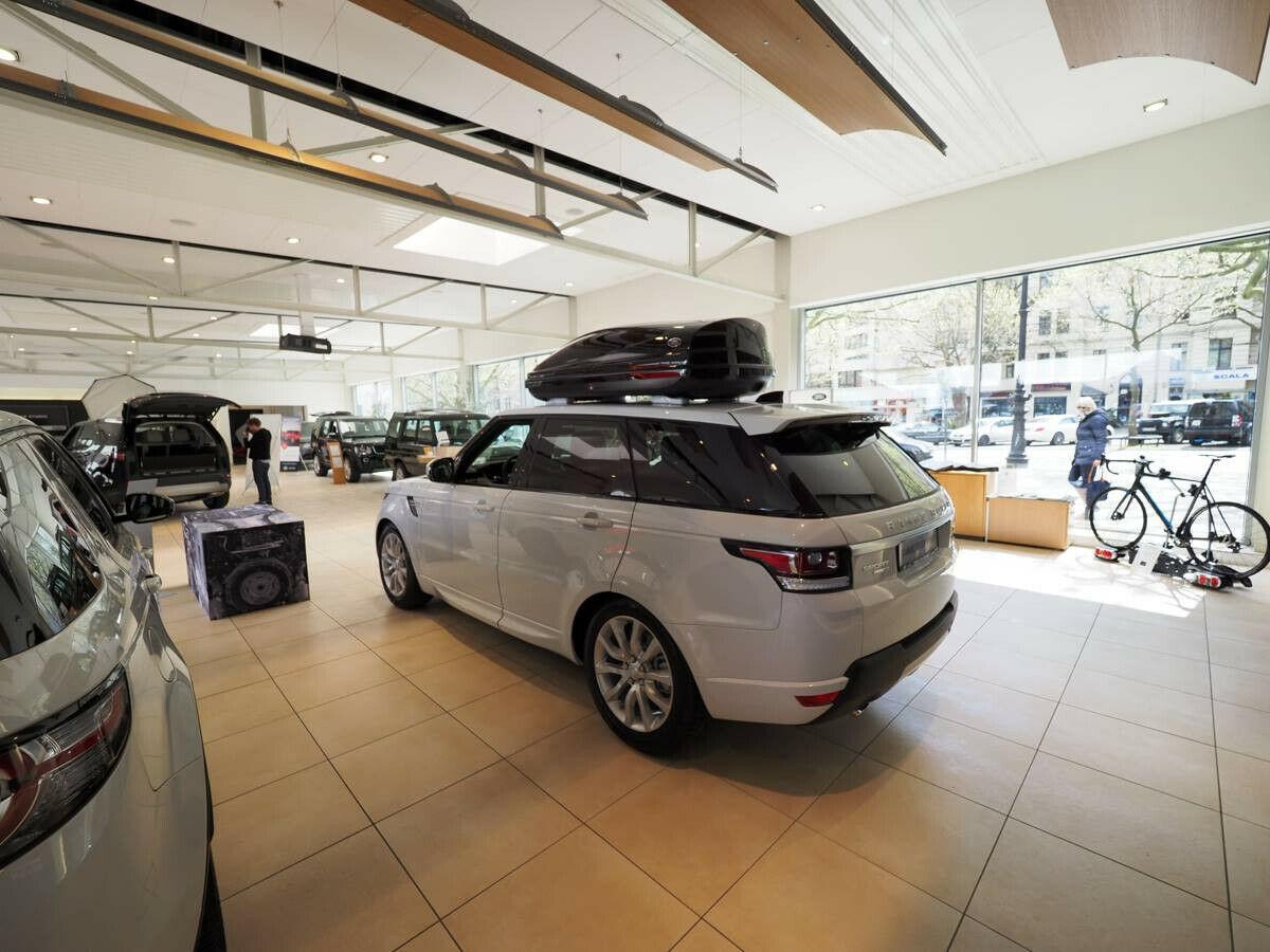 showroom-image-top