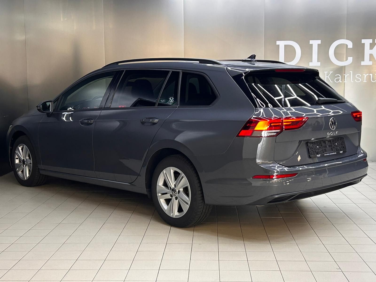 Fahrzeugabbildung Volkswagen Golf VIII Life 2,0TDI DSG VIRTU+LED+SHZ+NAVI+ACC