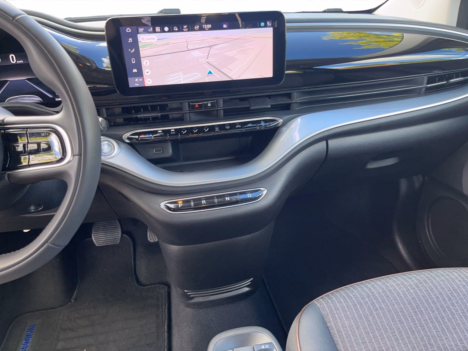 Fiat 500 e Icon 42 kWh Navi+SHZ+RFK+Carplay+LM