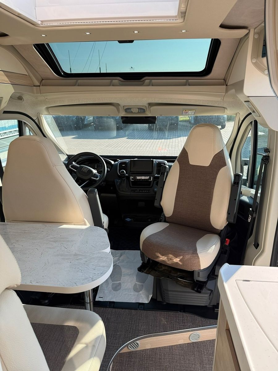 Fahrzeugabbildung Eura Mobil Van V 635 EB 180 PS, Automatik, Panoramadach