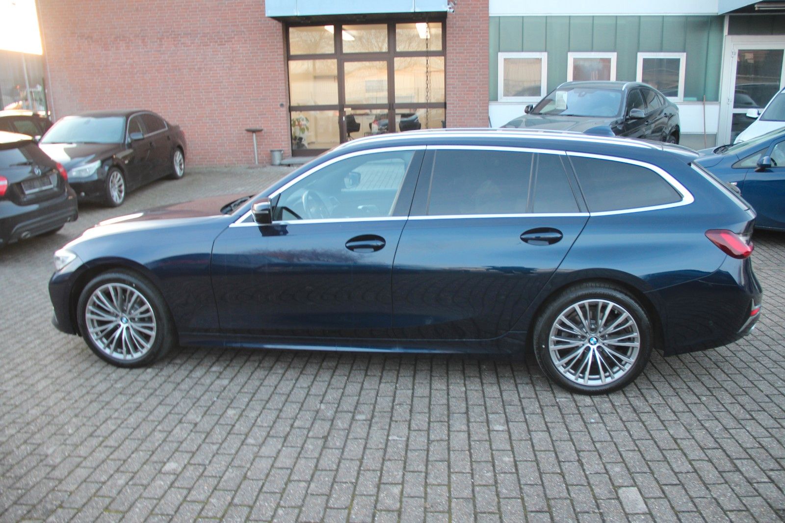 BMW 320 d xDrive Luxury Line, LED, RFK, Stndhz imagem 3