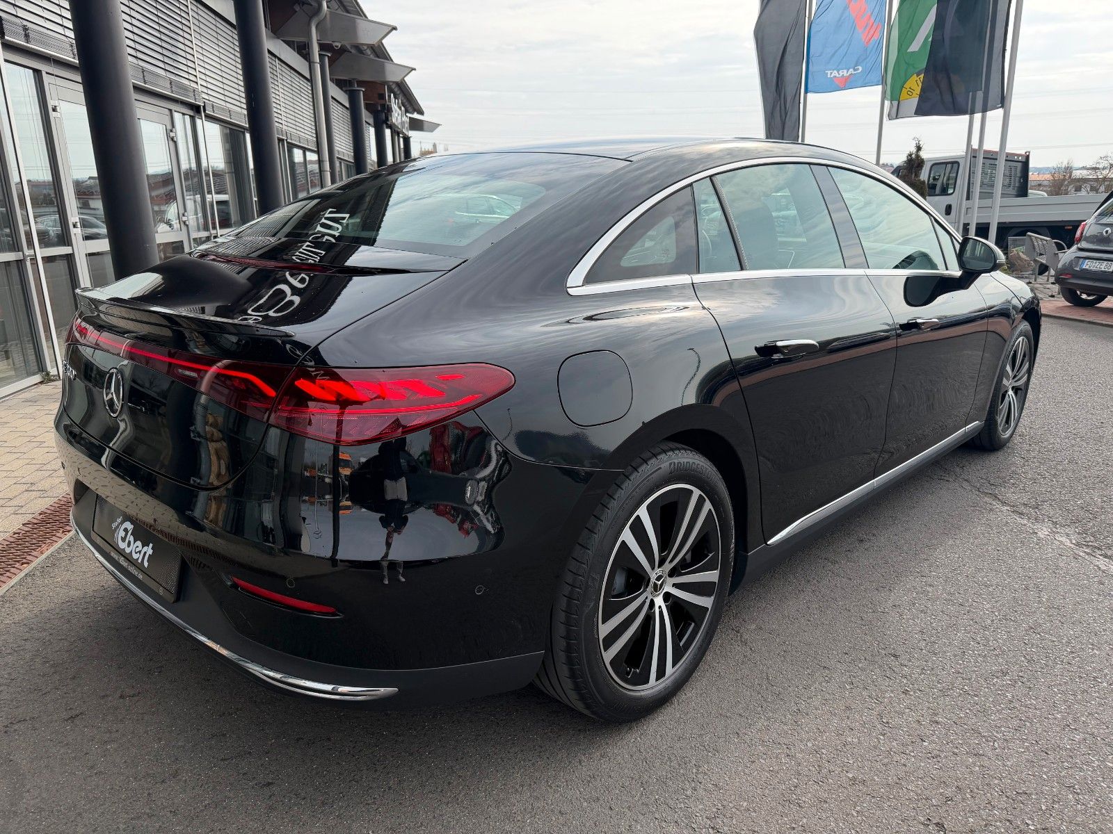 Fahrzeugabbildung Mercedes-Benz EQE 300 Avantgarde+AHK+RFK+Ambiente+HaLenkung