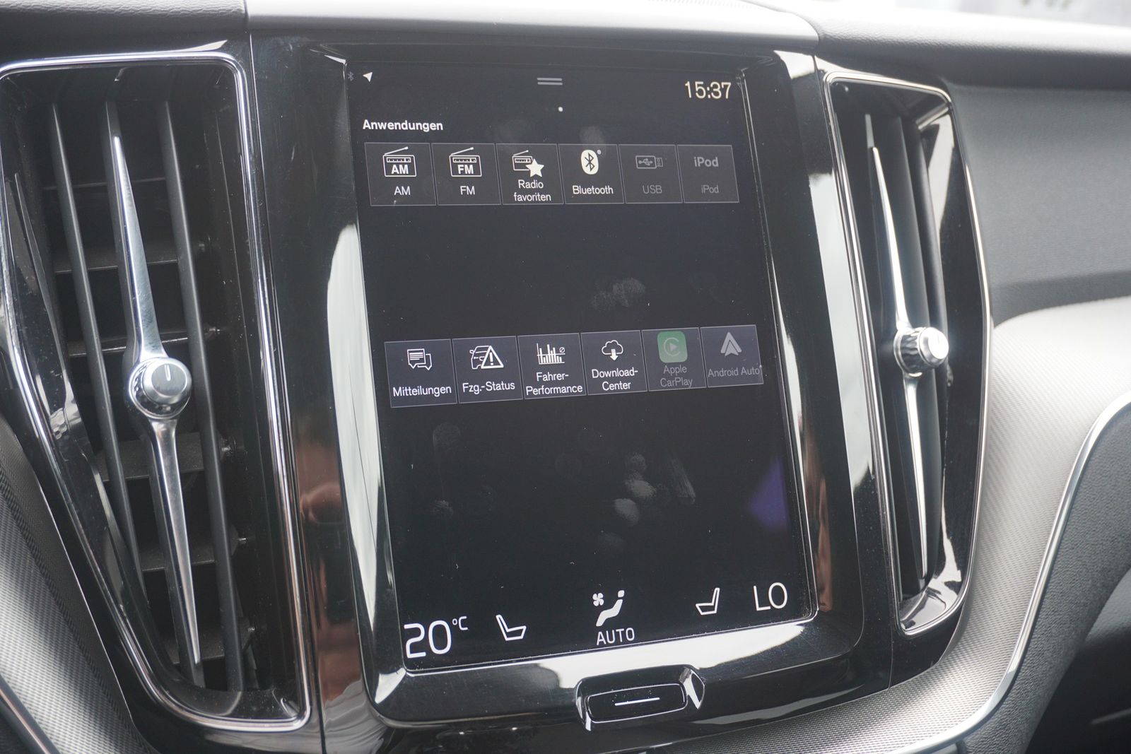 Volvo XC60 2.0 R Design AWD AHK Kamera Keyless Navi foto 17