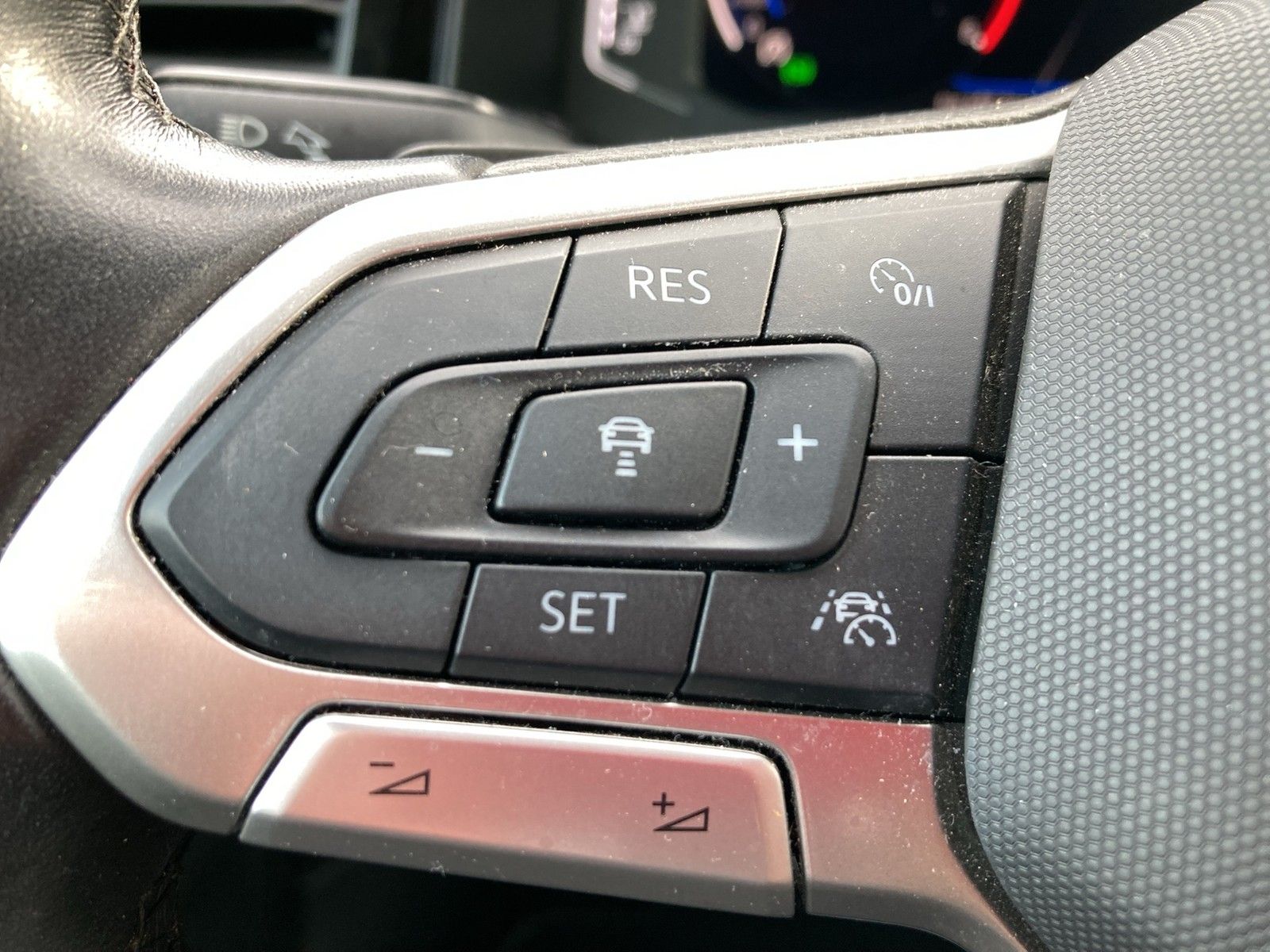 Fahrzeugabbildung Volkswagen Polo TSI Active DSG LED Navi ACC PDC SH