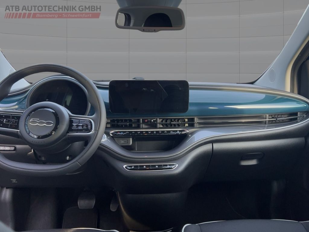 Fahrzeugabbildung Fiat 500e Elektro Style und Komfortpaket