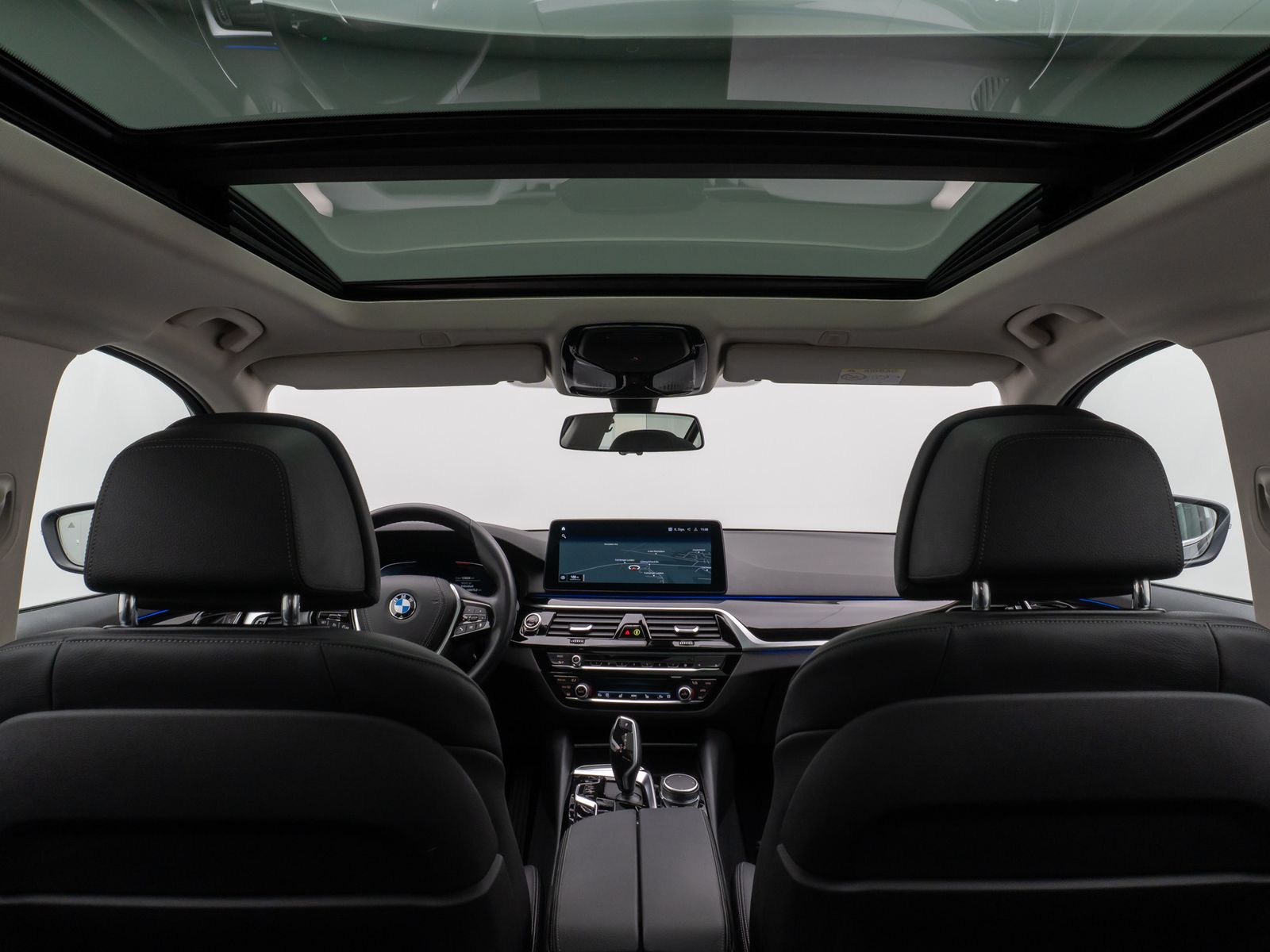 Fahrzeugabbildung BMW 530d Panorama Laser Kamera HUD DAB HiFi Komfort