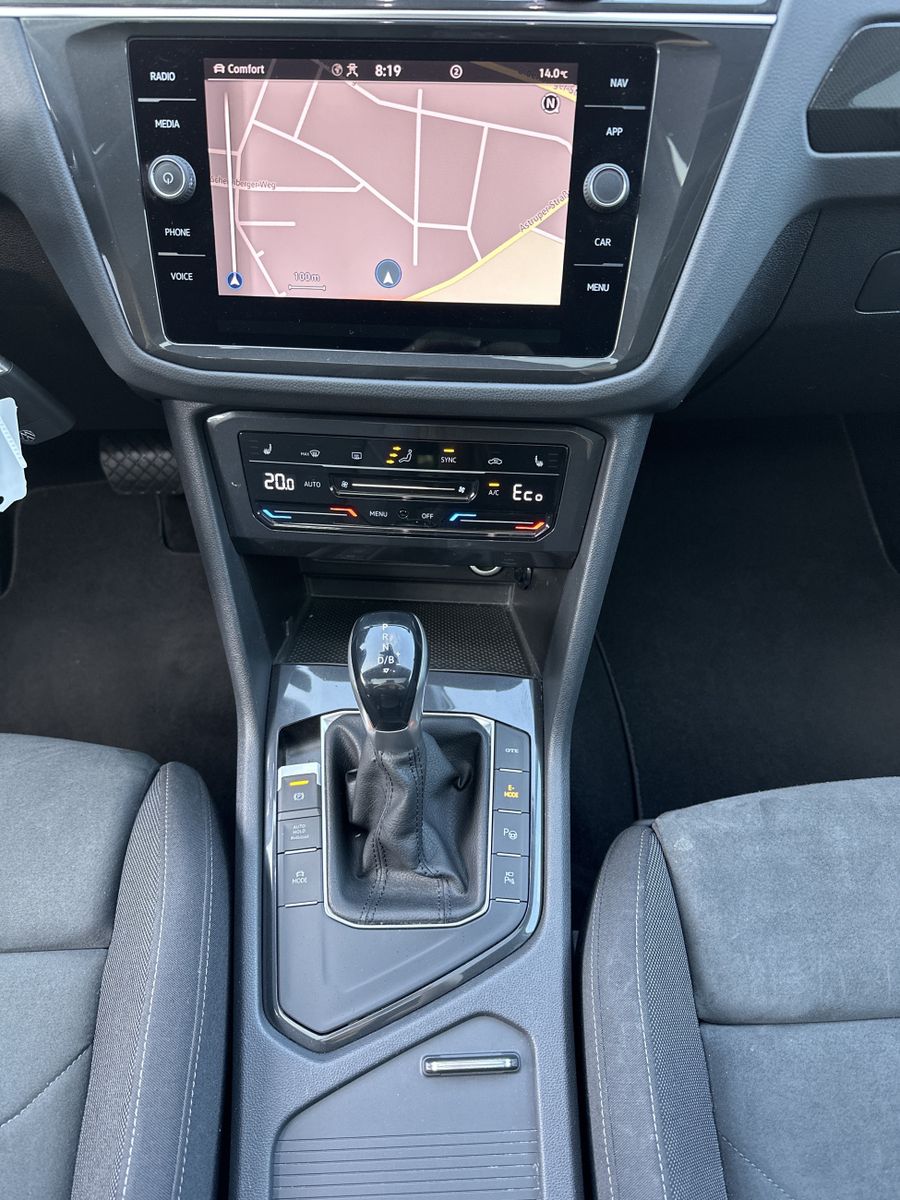 Fahrzeugabbildung Volkswagen Tiguan Elegance eHybrid NAV+LED+AHK+PANO+360°+VC