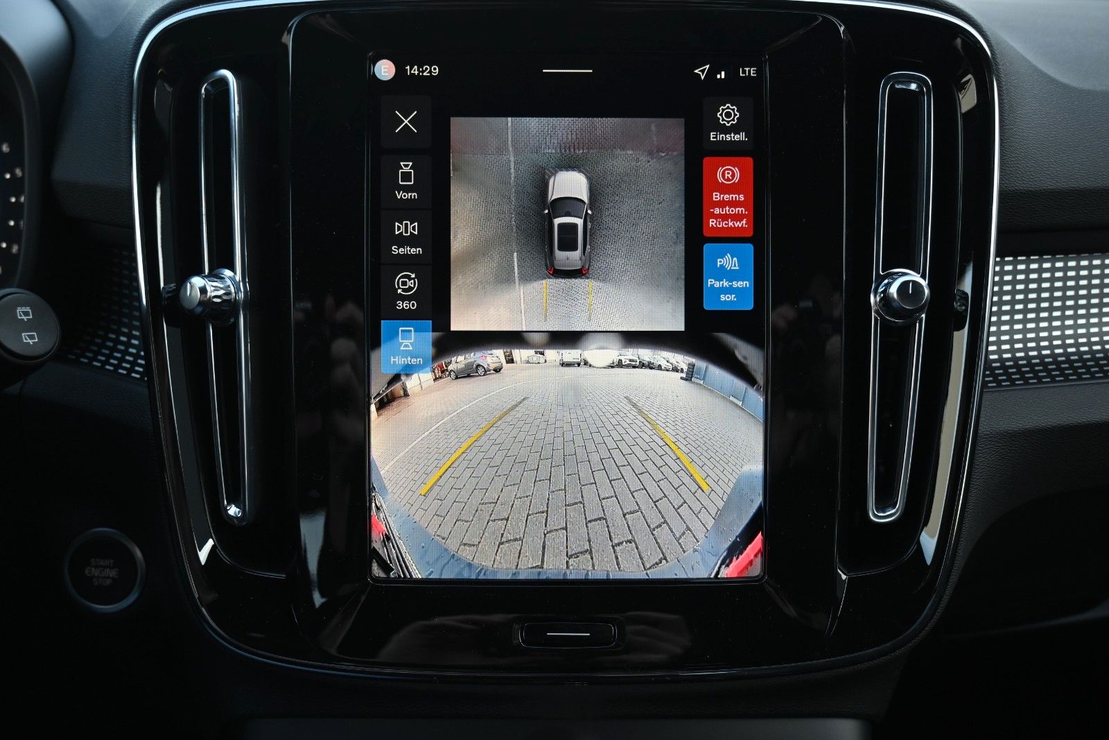 Fahrzeugabbildung Volvo XC40 B4 DKG Plus Black Edition*STDHZG*360*ACC