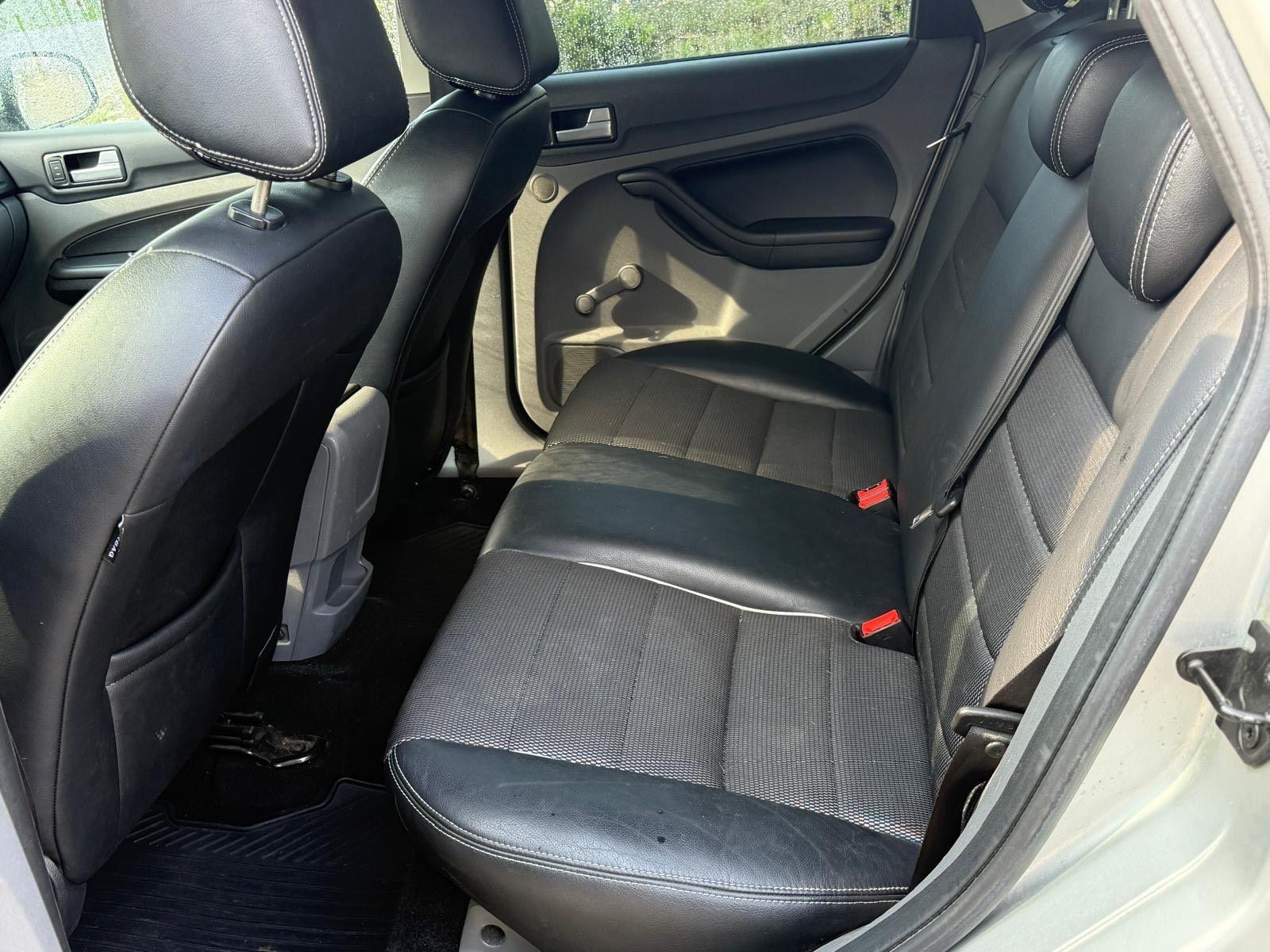 Ford Focus 2010 — engine 109 HP (80kW)