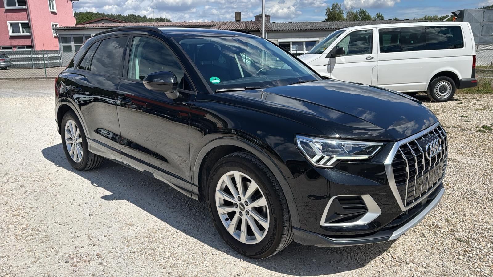 Audi Q3 - 1