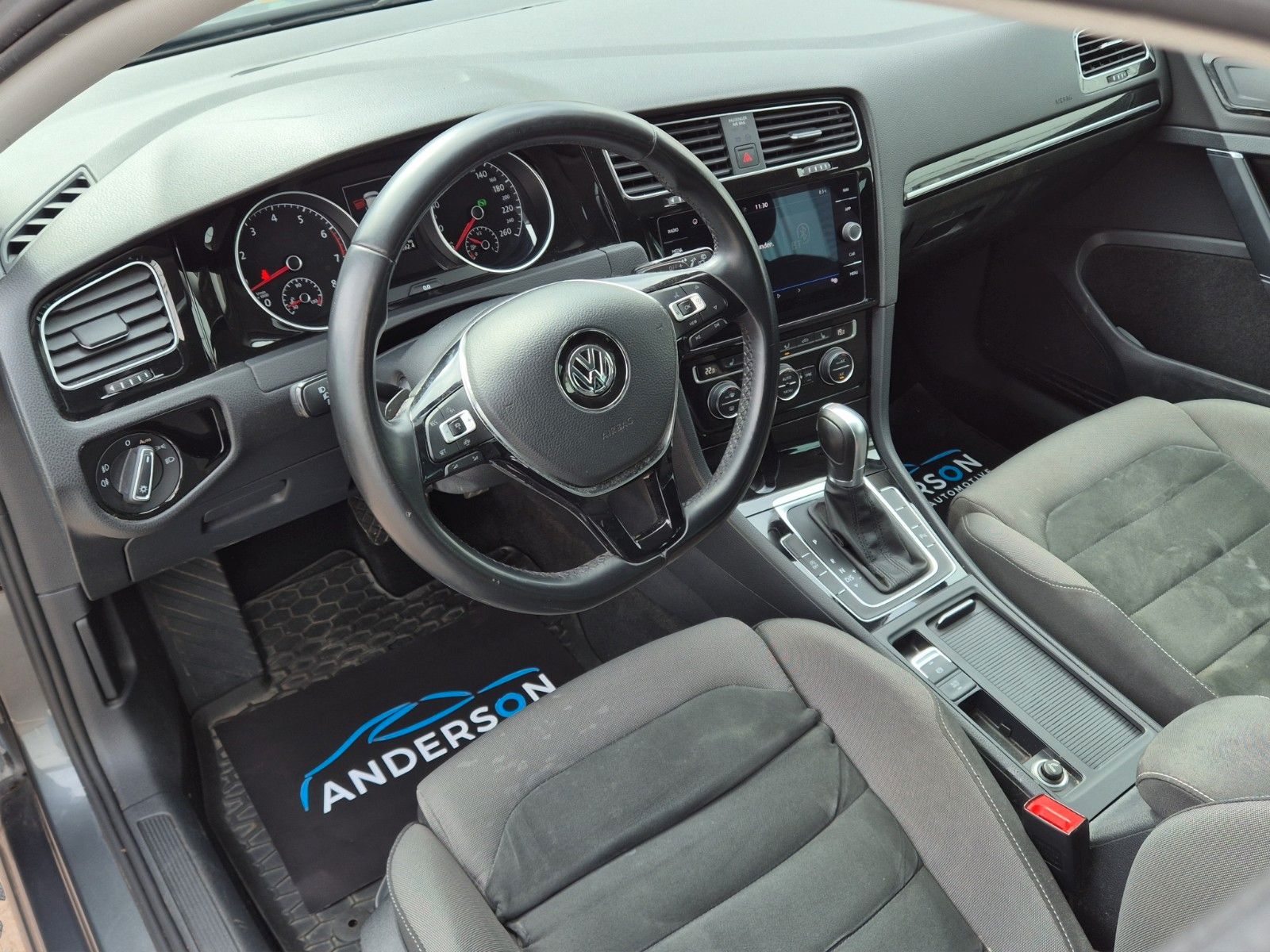 Fahrzeugabbildung Volkswagen GOLF VARIANT 1.5 TSI HIGHL KAM DSG LED ACC 17"