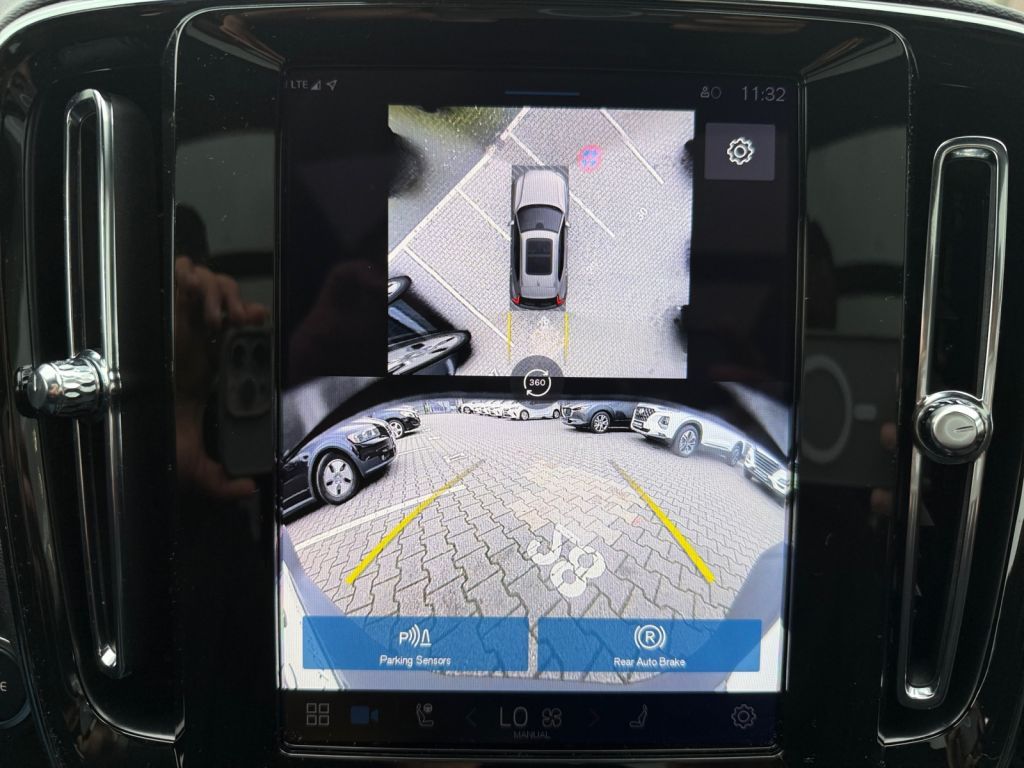 VOLVO XC40 B3 B DKG Ultra Black Edition RFK NAVi Winte VOLVO XC40 B3 B DKG Ultra Black Edition RFK NAVi Winte