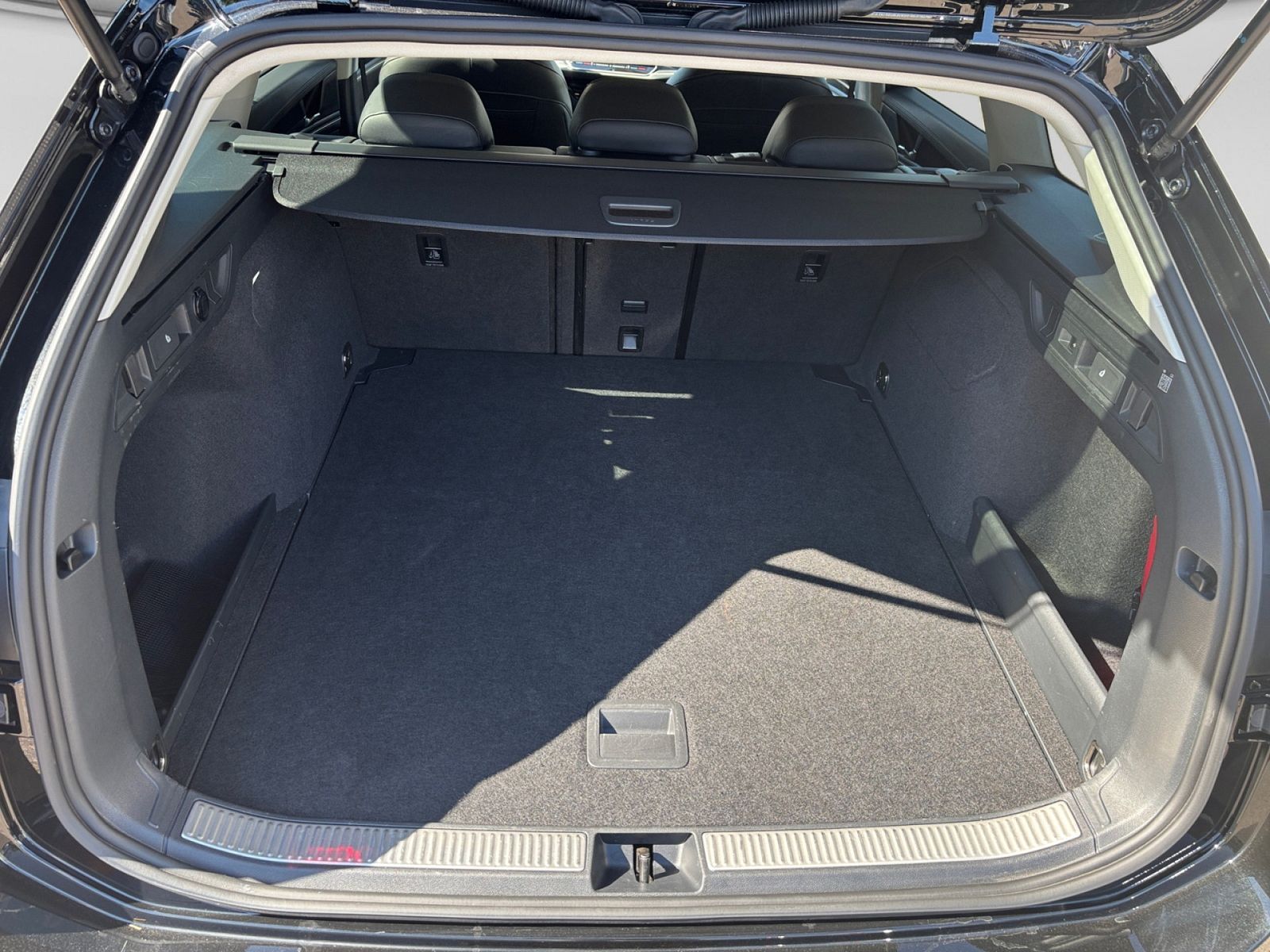 Volkswagen Passat Variant - Bild 17
