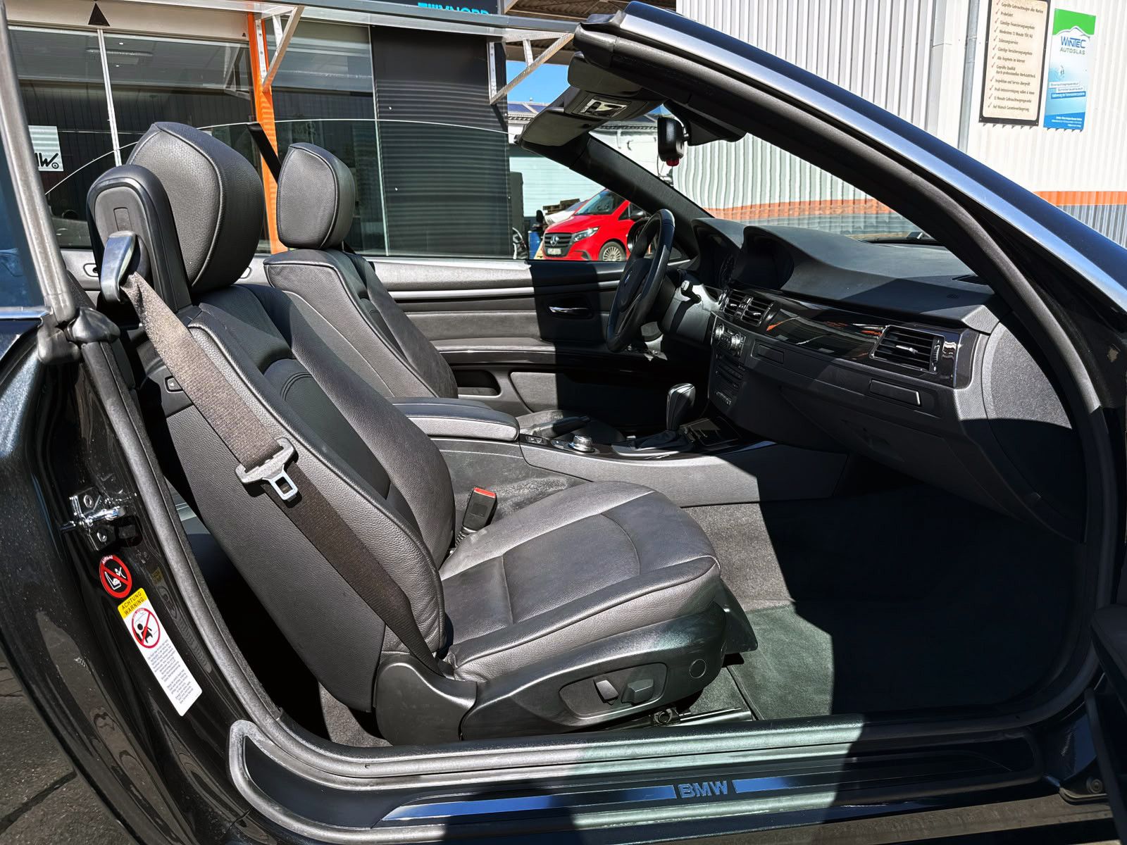 Fahrzeugabbildung BMW 335i E93 Cabrio Automatik PDC SHZ MEMORY NAV BT