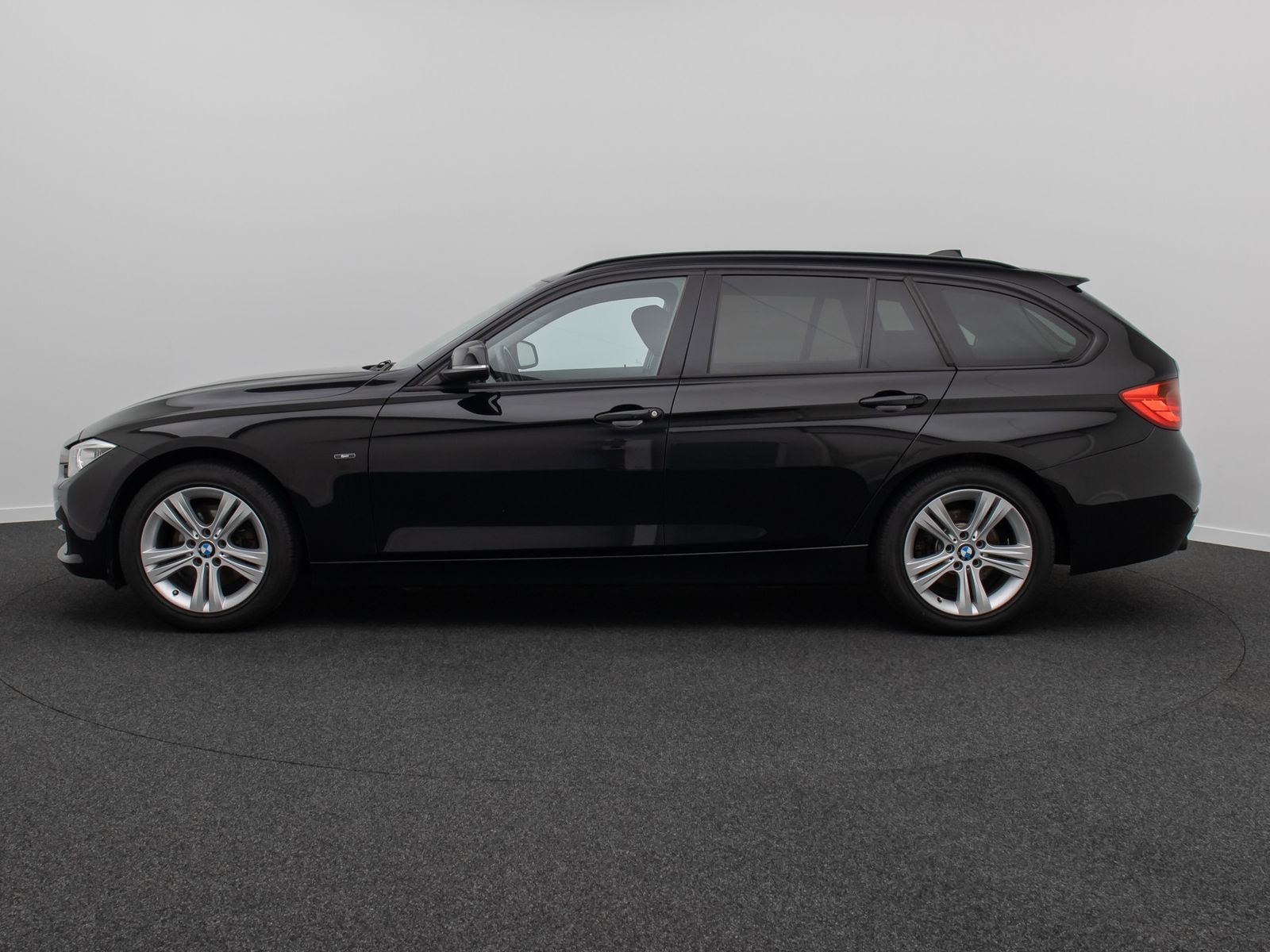 Fahrzeugabbildung BMW 320d Sport Line PDC Bi-Xenon HiFi NaviPro Lordos