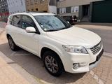 Toyota RAV 4 2,2-l-D-4D 4x2 Life - Toyota RAV 4 mit Diesel-Antrieb: 2.2