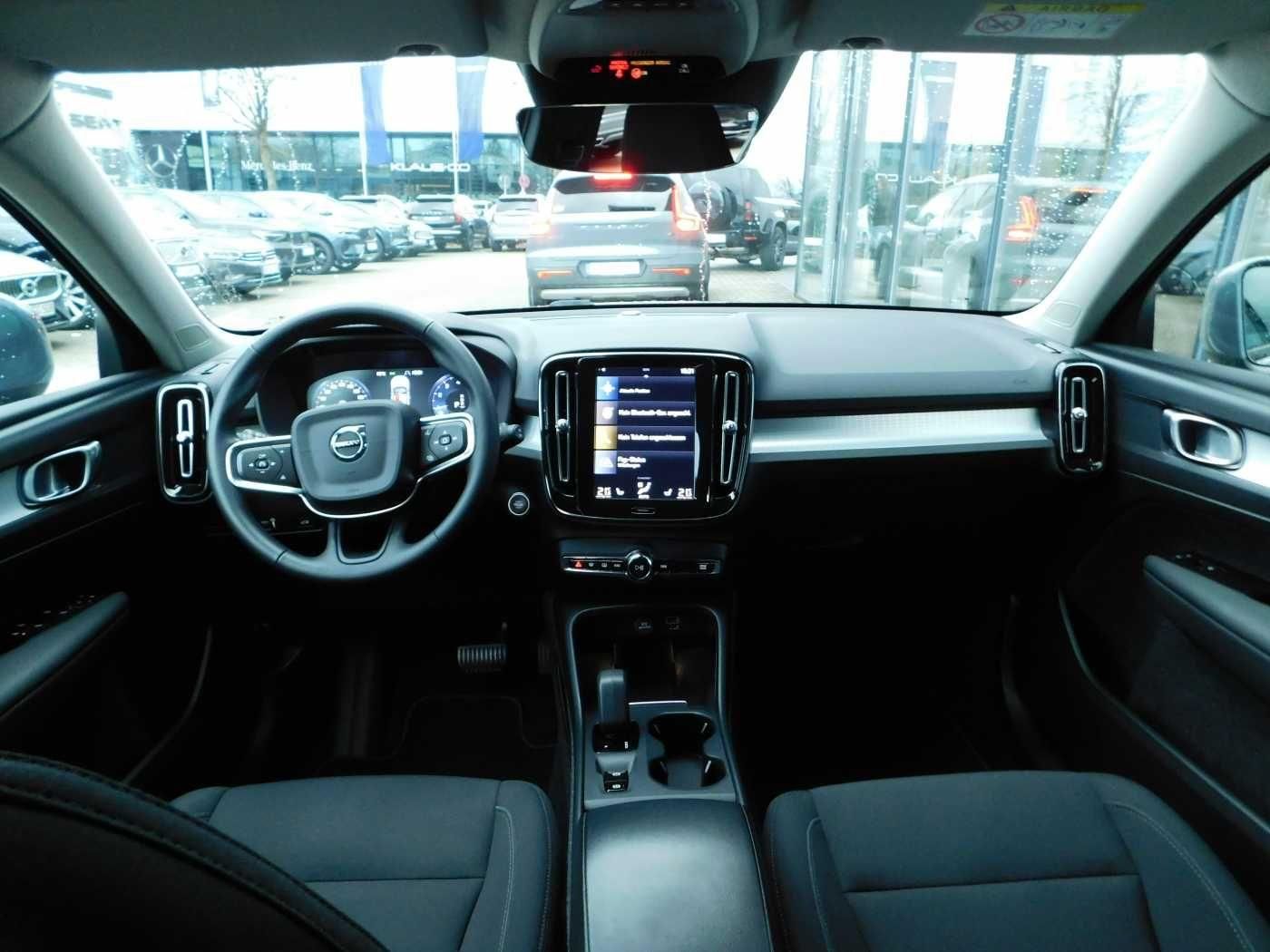 Fahrzeugabbildung Volvo XC40 T3 Geartronic Momentum Pro 'SHZ, LED, ALU'