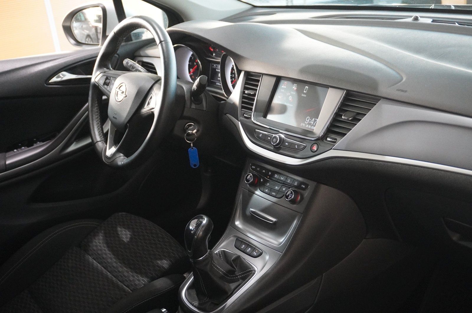 Fahrzeugabbildung Opel Astra K ST 1.0 BUSINESS NAVI/LED/SHZ/TEMP./SPORT