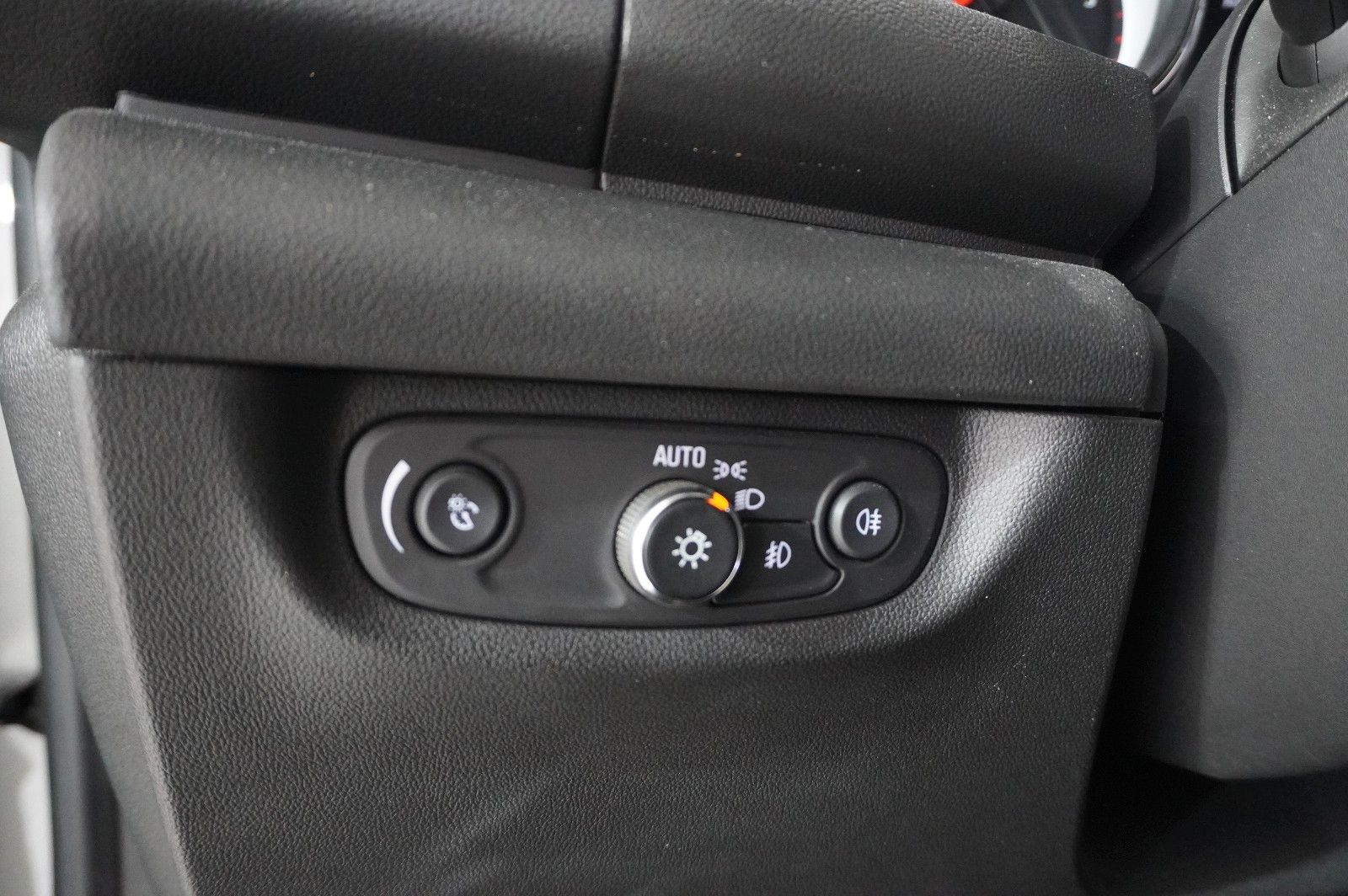 Fahrzeugabbildung Opel Insignia B ST 1.6D INNOV. NAVI/LED/KAMERA/SH/AHK