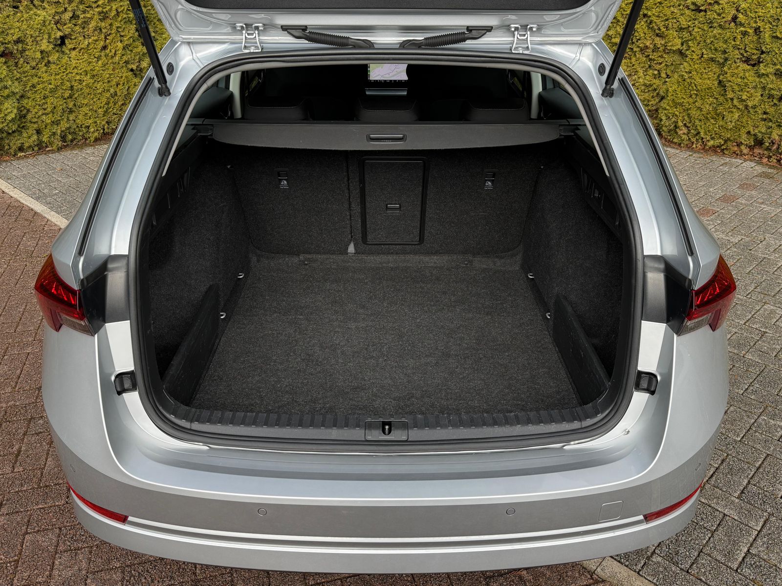Fahrzeugabbildung SKODA Octavia 2.0 TDI Ambition LED+SHZ+AHK+CARPLAY+DAB