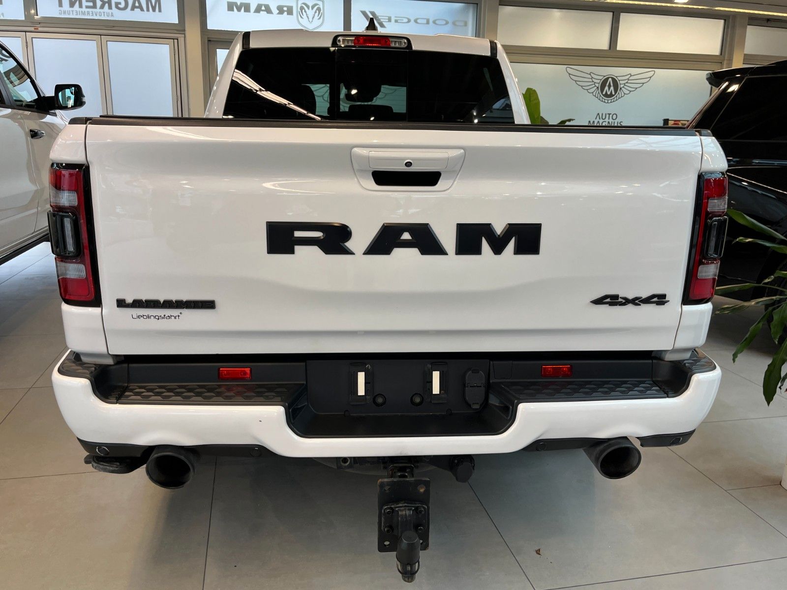 Fahrzeugabbildung Dodge RAM 1500 Crew Cab Laramie Night *Luftf.*Pano*LPG