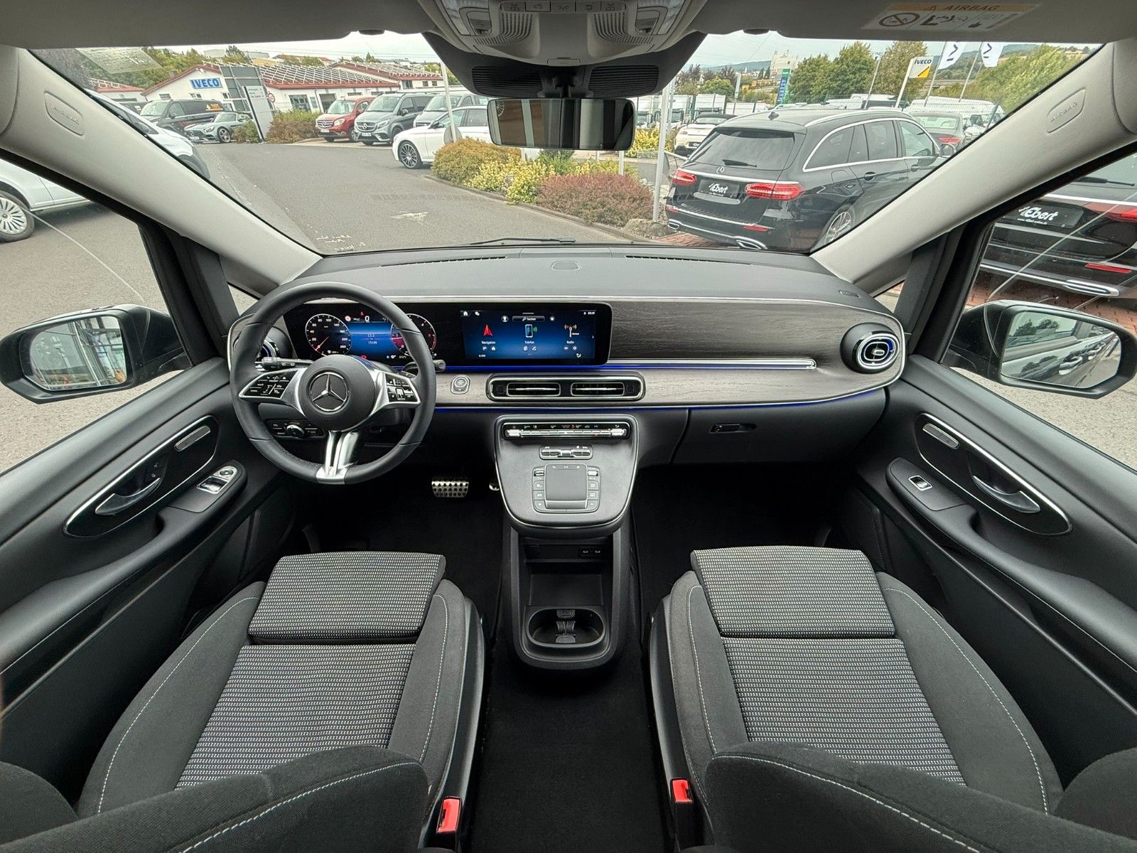 Fahrzeugabbildung Mercedes-Benz V 300 d STYLE 4MATIC AHK2,5t DISTRONIC MULTIBEAM