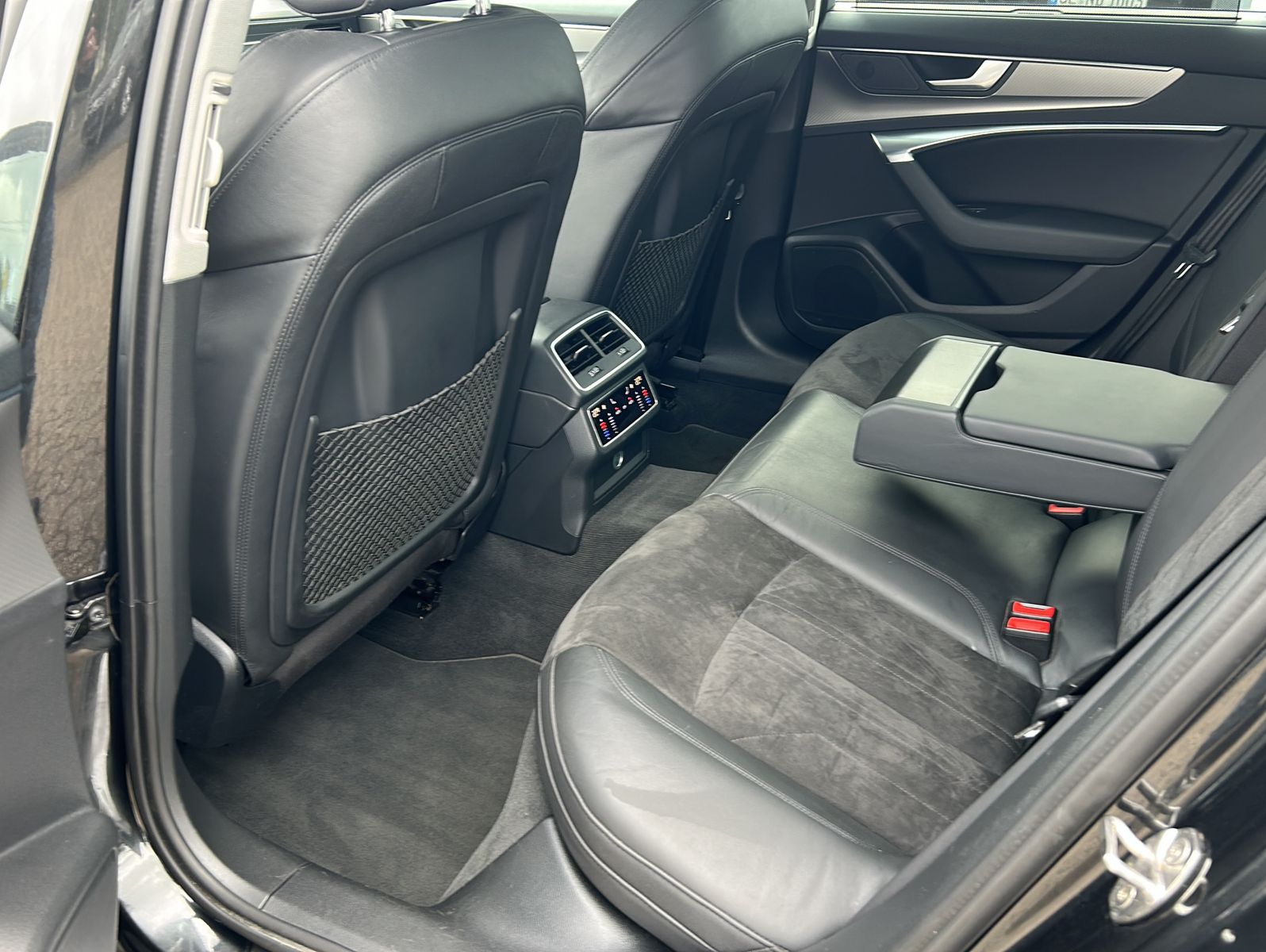 Fahrzeugabbildung Audi A6 Avant 45 TDI quattro SPORT