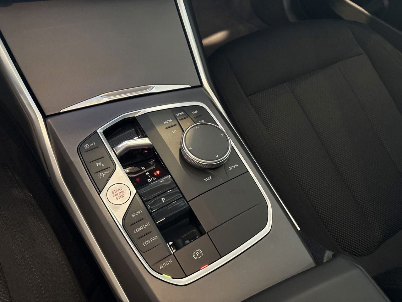 BMW 318i Touring LivePlus,ParkAss,HiFi,LED,CarPlay. foto 15