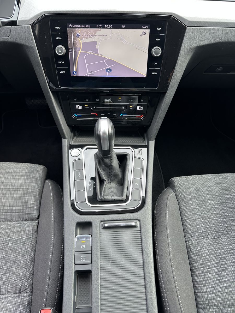 Fahrzeugabbildung Volkswagen Passat Variant 2.0 TDI DSG Business NAV+LED+ACC