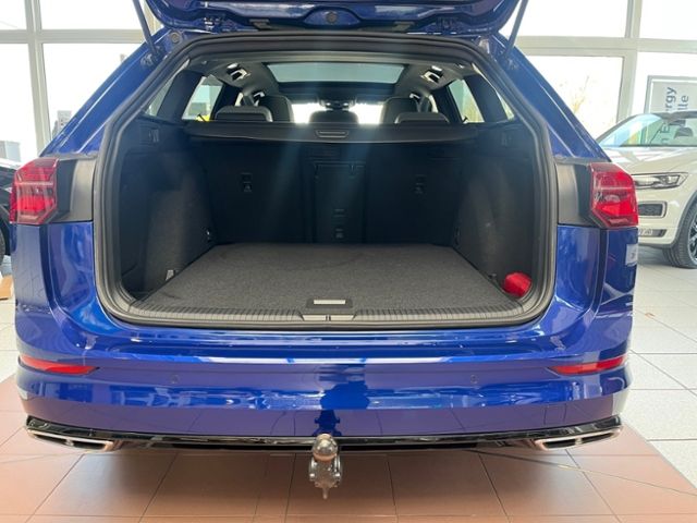 Fahrzeugabbildung Volkswagen Golf Variant VIII 1.5 TSI R-LINE AHK PANO MATRIX