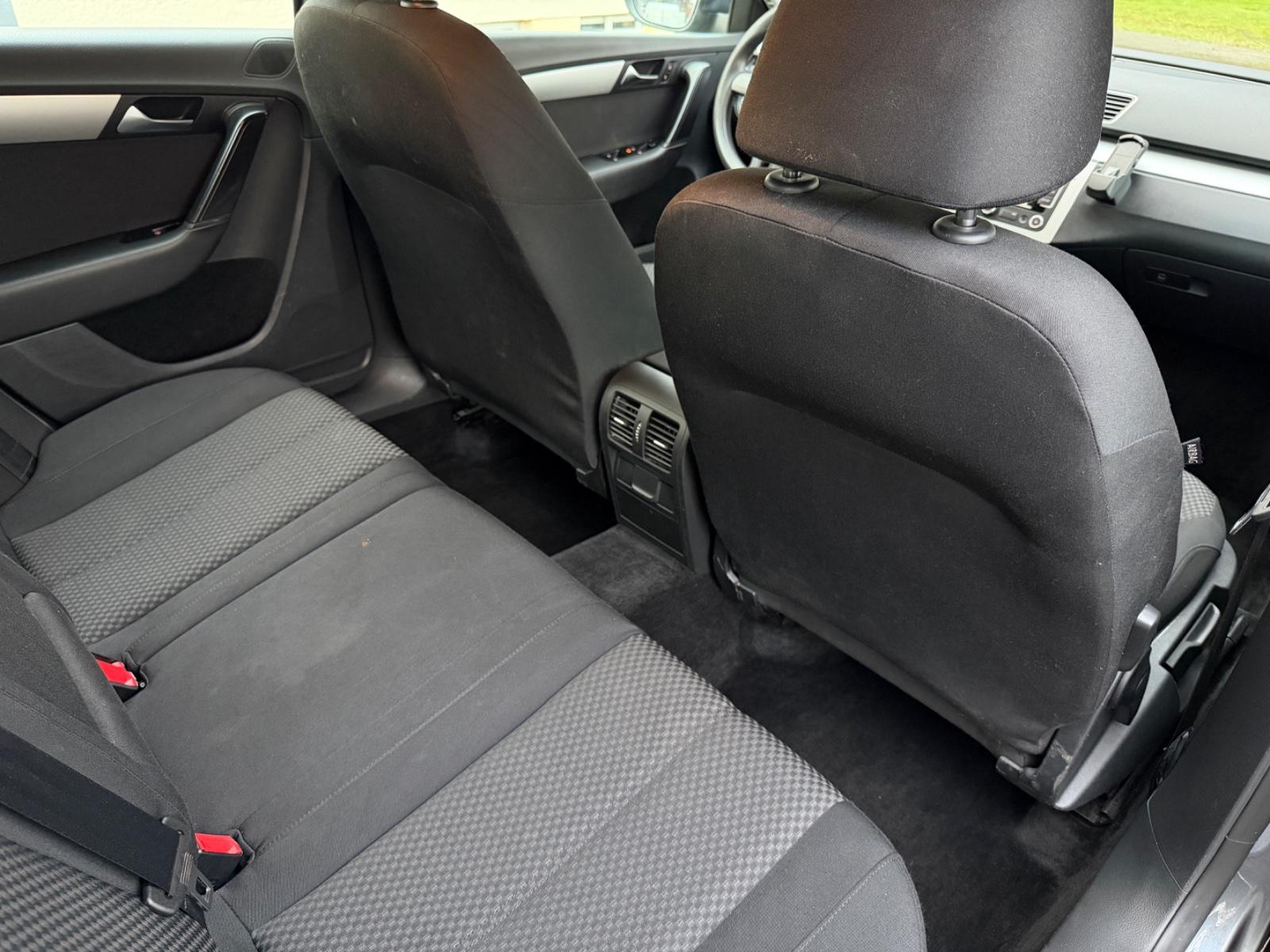 Volkswagen Passat 2013 — photo 16