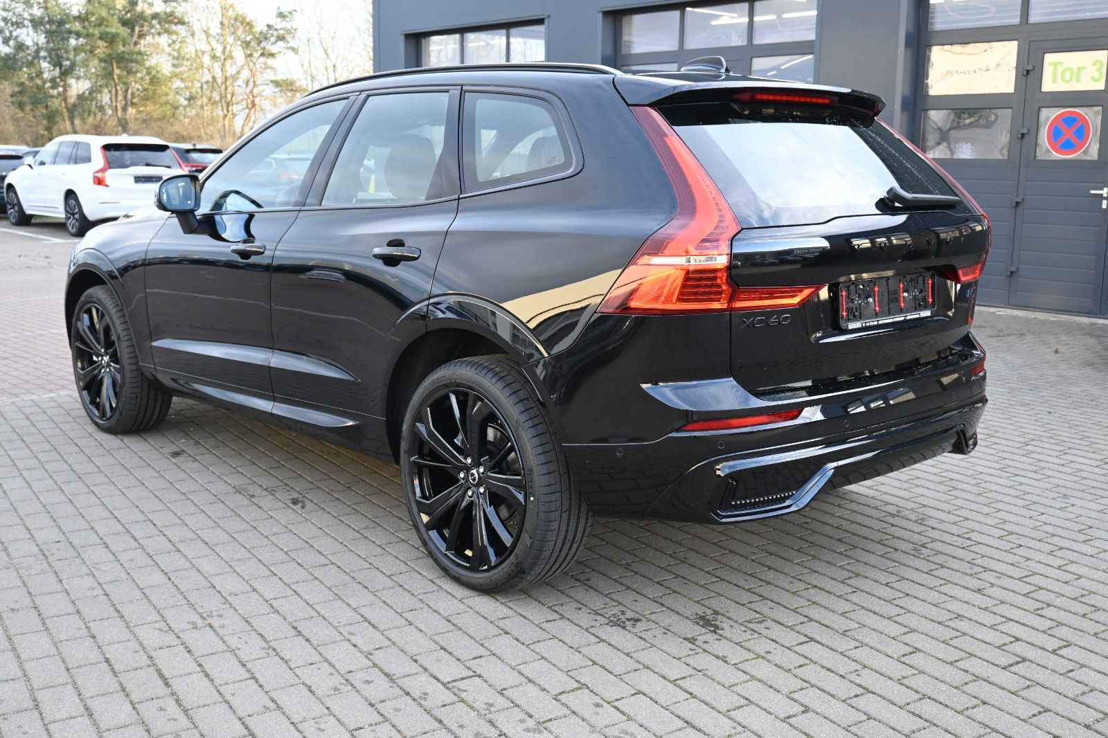 Fahrzeugabbildung Volvo XC60 B5 AWD Plus Black Edition*H&K*360°*ACC*AHK