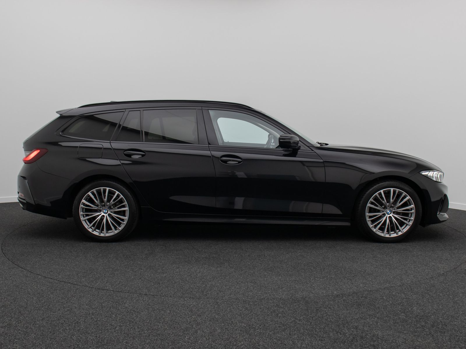 Fahrzeugabbildung BMW 318d GeschwindigReg DAB Cockpit+Widscreen 18Zoll
