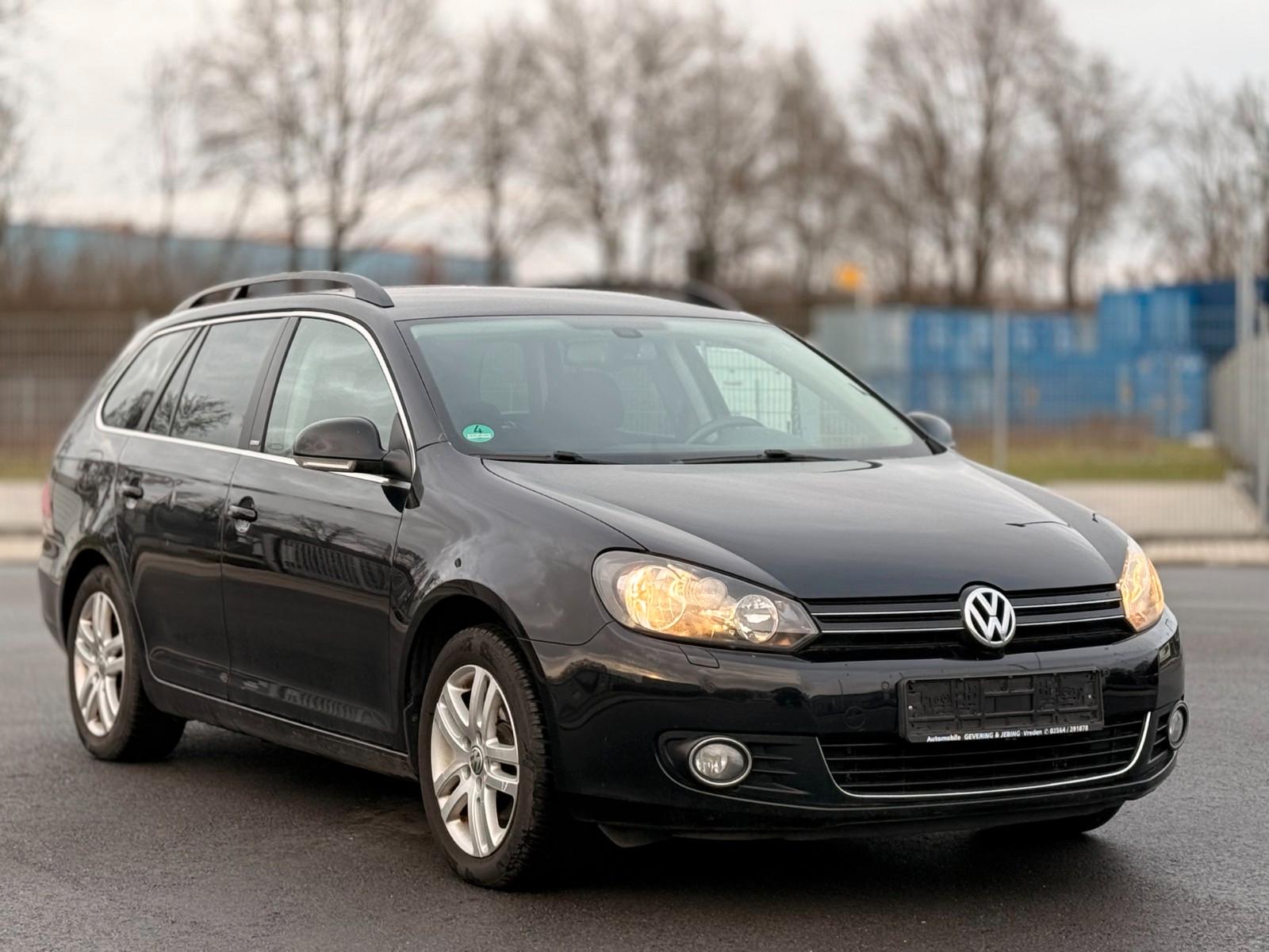 Volkswagen Golf 2012 — rear view