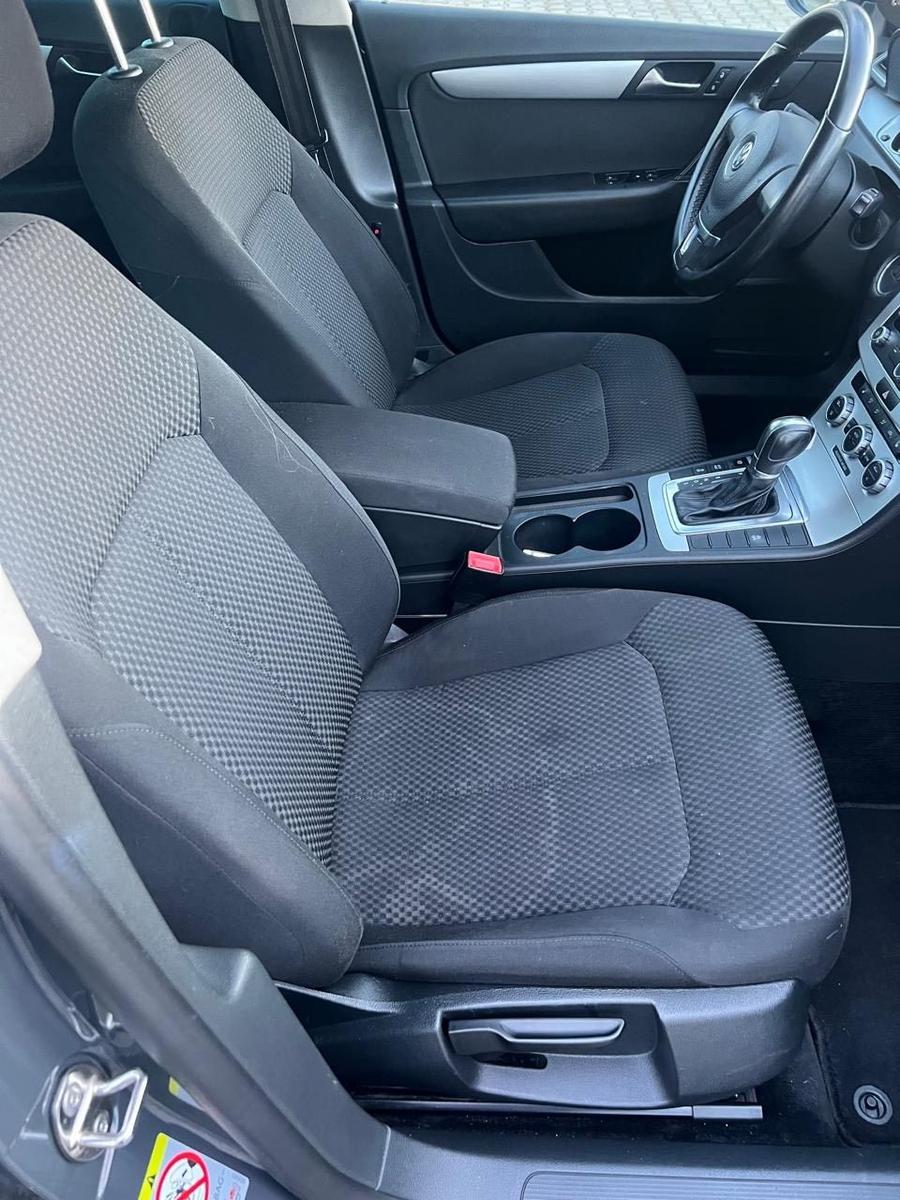 Volkswagen Passat 2011 — photo 14