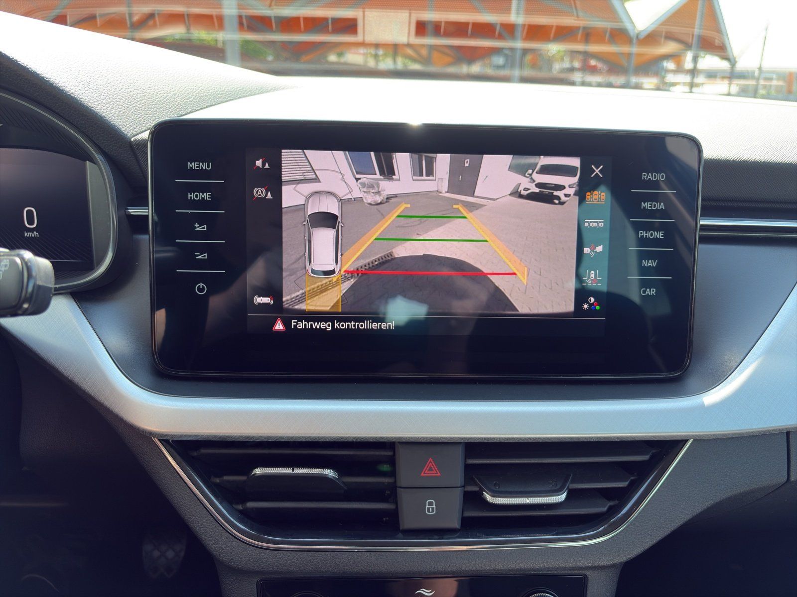 Fahrzeugabbildung SKODA Kamiq 1.5 TSI Tour/KAMERA/VIRTUAL/SMART-LINK/