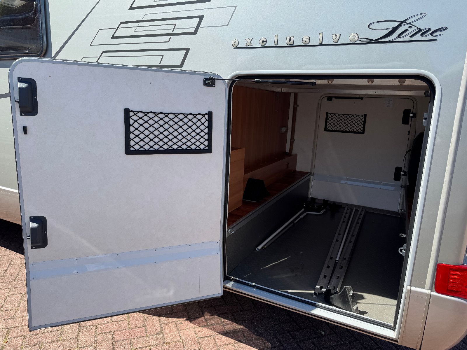 Fahrzeugabbildung HYMER / ERIBA / HYMERCAR T 614 CL 2X2 EXCLUSIVE LINE DUCATO MAXI SOLAR 1H