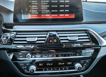 Fahrzeugabbildung BMW 520d Touring Sport Line HUD|LED|SHZ|NAVI|SPUR