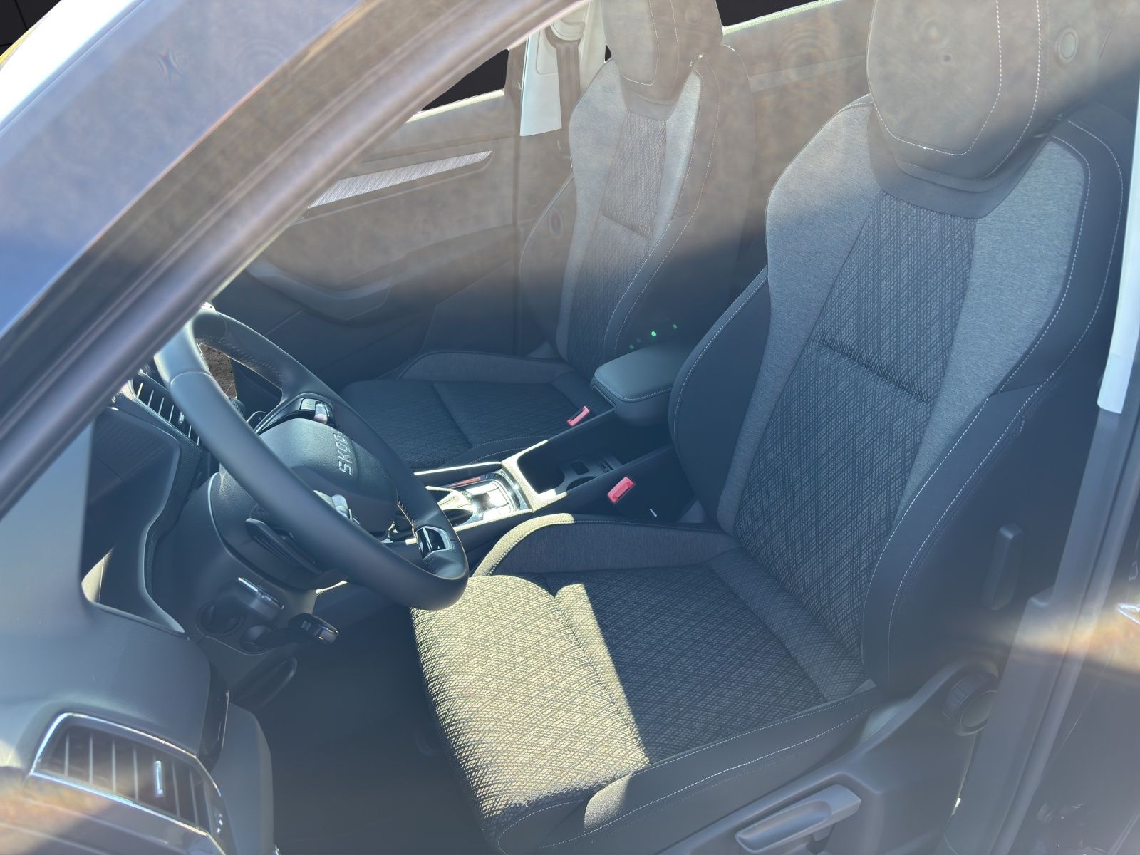 Fahrzeugabbildung SKODA Karoq Balance 1.5 TSI DSG AHZ LED RFK SH ACC Cli