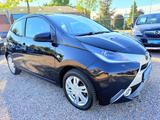 Toyota Aygo AYGO x-play touch - Toyota: Schwarz, Aygo