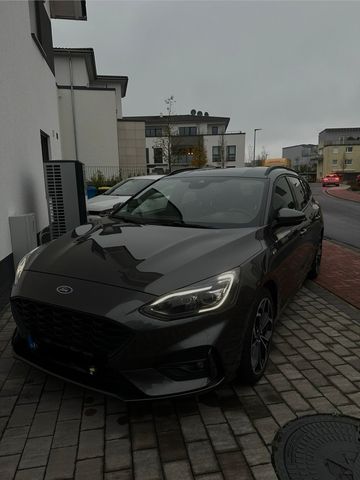 Ford Focus ST - Line X- Turnier 1,0 L EcoB...