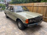 Mercedes-Benz Mercedes Benz 230E W123 H-Kennzeichen - Mercedes-Benz 230 Limousine H kennzeichen mit Benzin-Antrieb