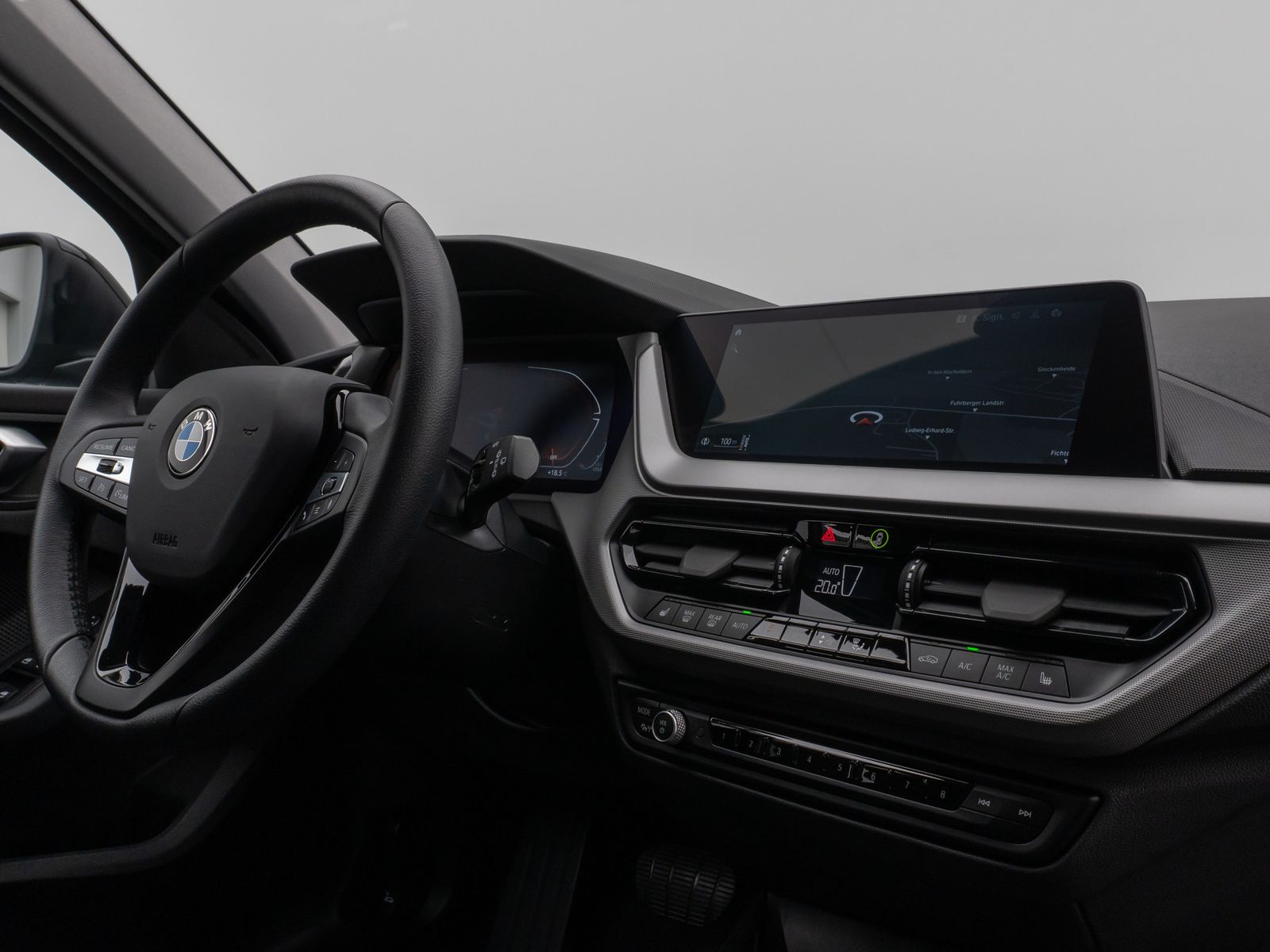 Fahrzeugabbildung BMW 118i Kamera DAB CockPitPro Geschwindigkeitsr LED